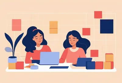 Construire son site avec WordPress Deux femmes assemblent un site avec des blocs colorés sur leurs ordinateurs